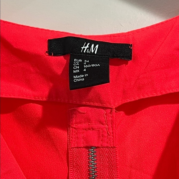 H&M Neon Pink V-Neck Peplum Zipper Back Top - Picture 2 of 5